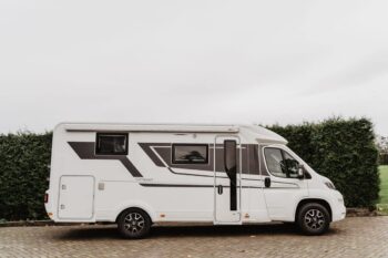 Camper 22: Adria Compact (Queensbed)