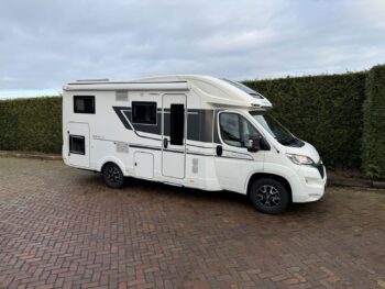 Camper 16: Adria Matrix 600 (4p)