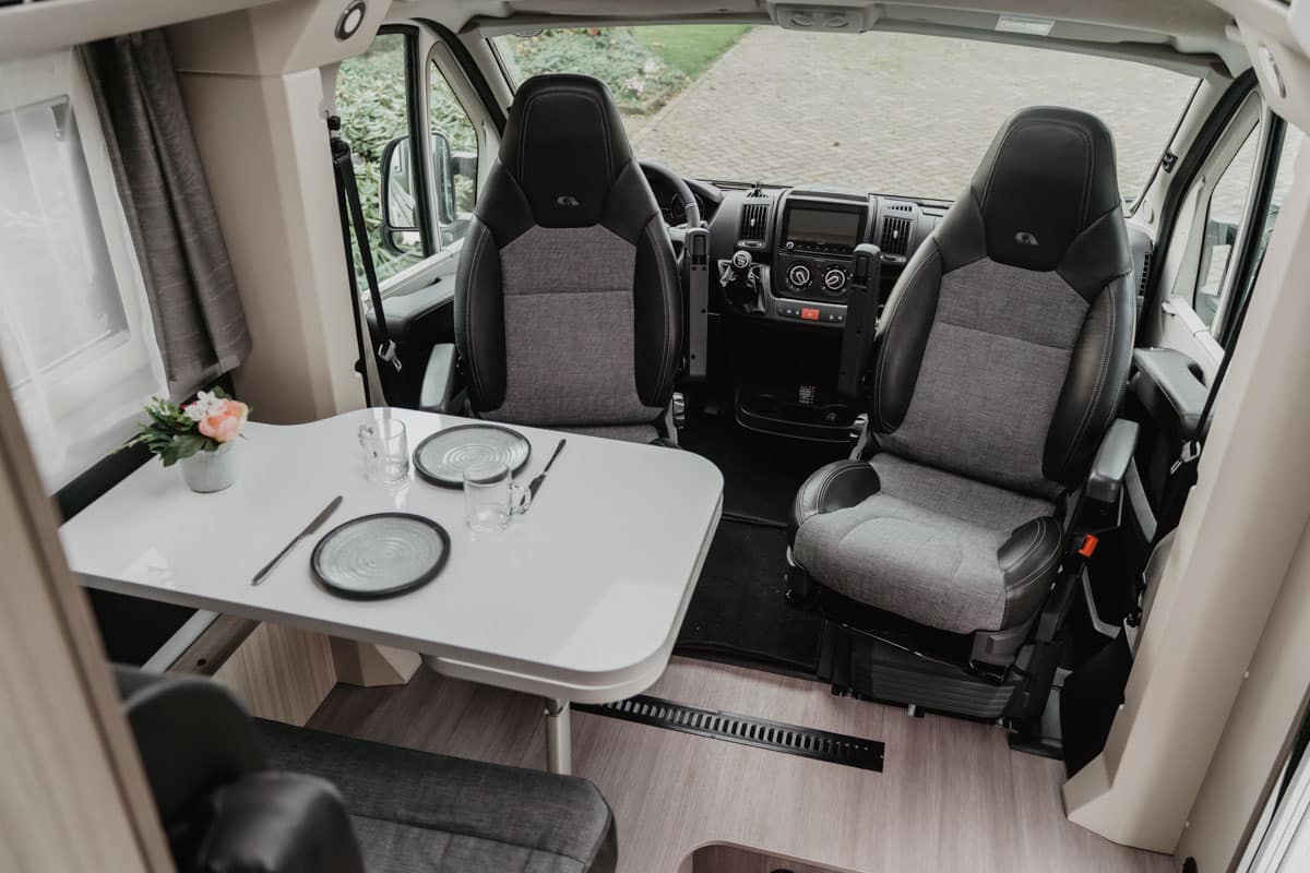 Adria Compact (Queensbed) , bouwjr 2021 / 67.000km - Afbeelding 5